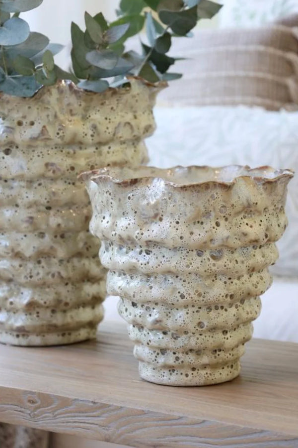 Vase w. grooves | antuque cream